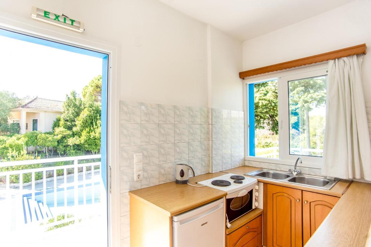 Blue White Apartments - Kefallonia Poolside Retreats Spartia  Luaran gambar